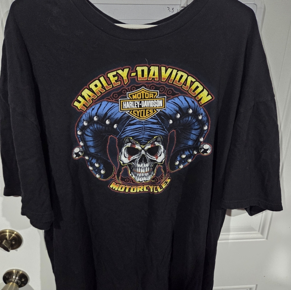 Harley-Davidson Black Tee with Skull and Horns Design